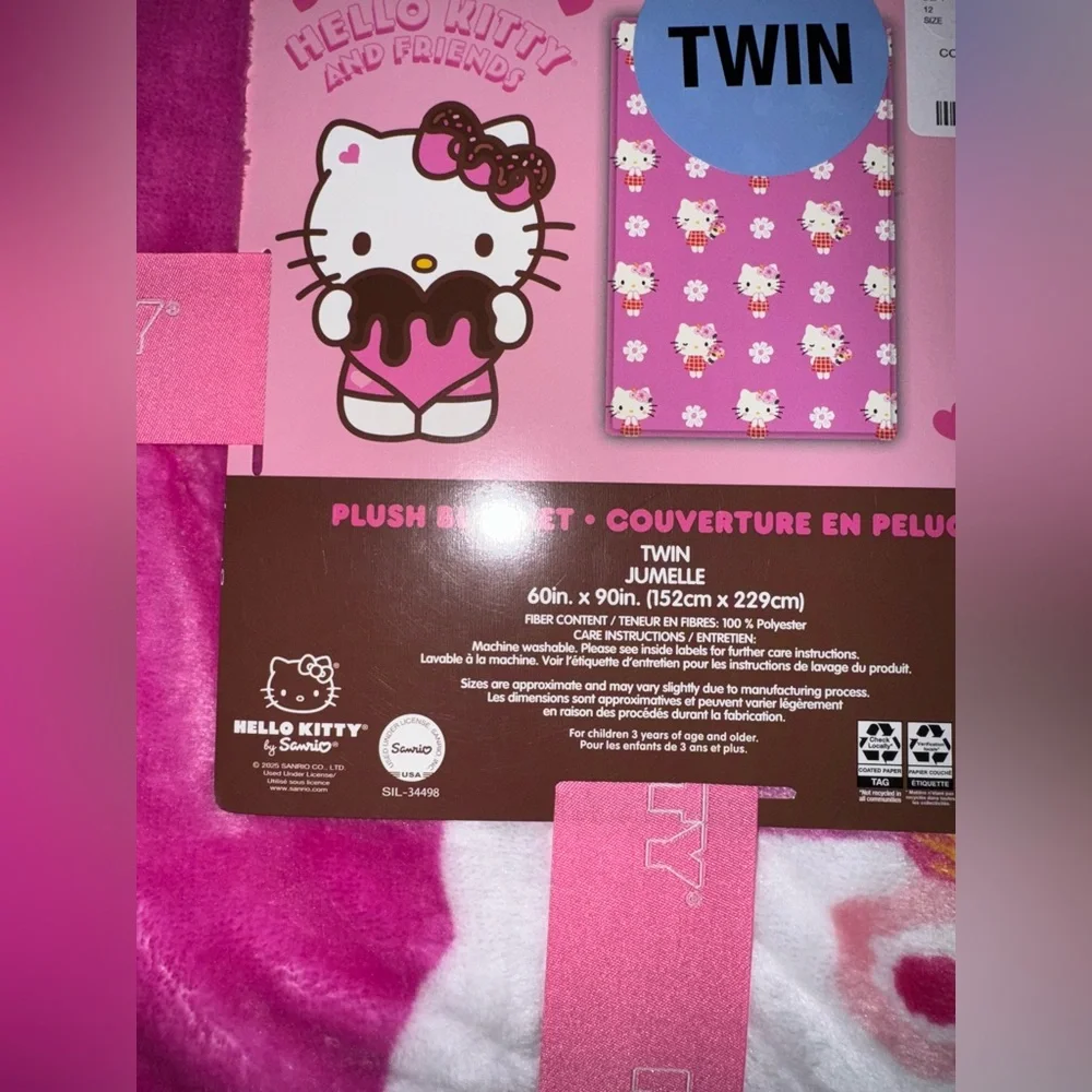 Hello Kitty Throw - Picture 2 of 3